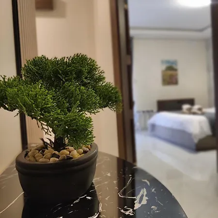 Luxury Seaside Eastlynn Flat Ghadira, דירה *