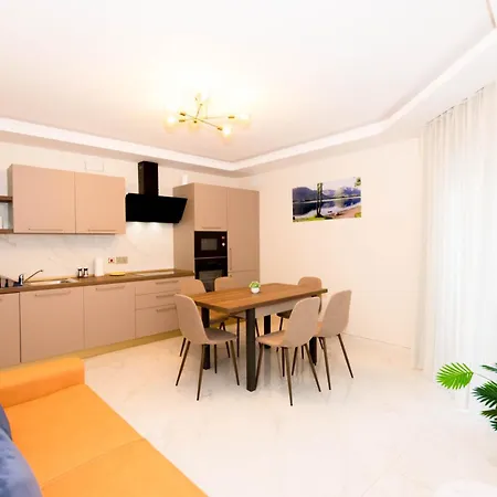 Apartment Luxury Seaside Eastlynn Flat Ghadira, *
