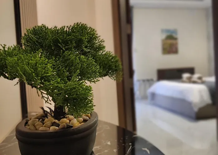 Luxury Seaside Eastlynn Flat Ghadira, Daire *