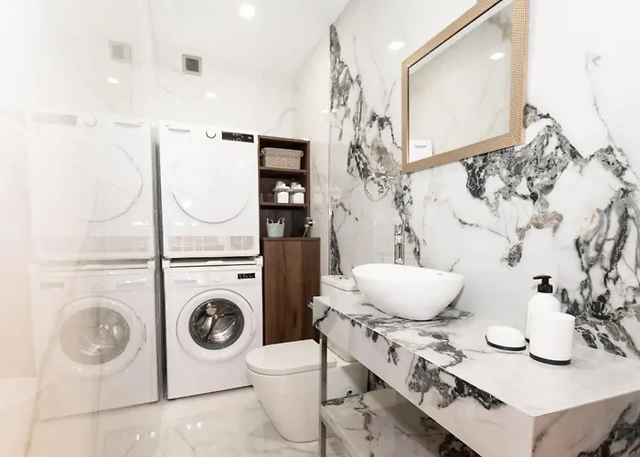 Luxury Seaside Eastlynn Flat Ghadira, Daire Mellieħa